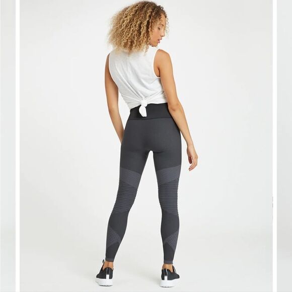 Spanx Look At Me Now Seamless Moto Leggings Size XS NWOT - Picture 2 of 7